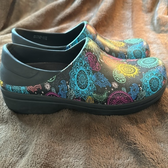 CROCS Neria Pro II Graphic Clog Sz W8 - Picture 5 of 14